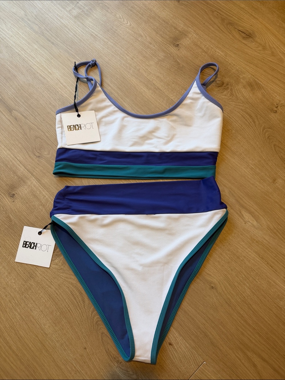 BEACH RIOT NWT